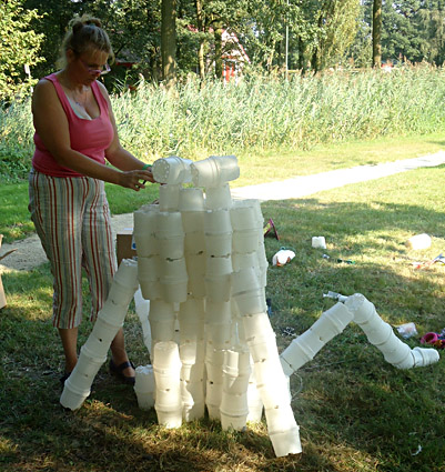 Skulptur von biobasierten Blumentöpfe aus Kartoffel eines Frosches für die Ausstellung Landart Diessen von der Twan de Vos gemacht