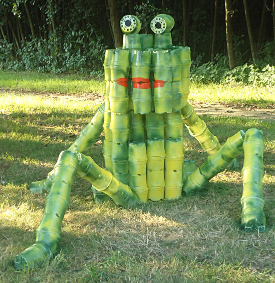 Sculpture made ??from biobased flower pots made ??of potato of a frog for the exhibition Landart Diessen by Twan de Vos