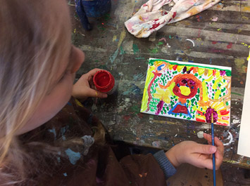 Kinderfeestje tegeltjes schilderen op atelier kunstenaar in Tilburg of Wageningen