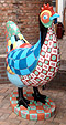 sculptuur beeld polyester kip haan, kleurrijk beschilderde kip van polyester voor een biutententoonstelling in Barneveld