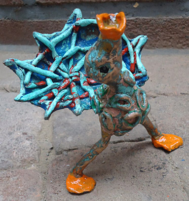 Bronze, bronze sculpture of a bird through a lure is looking for his partner, a trumpet bird