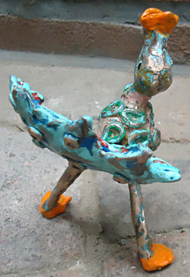 Bronze, bronze sculpture of a bird through a lure is looking for his partner, a trumpet bird