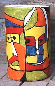 Figuratieve keramiek vaas met kubistische hoofden