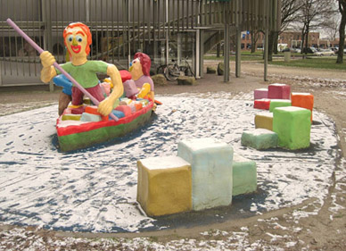 Polyester sculpture Peat Boat in Stadskanaal in the snow