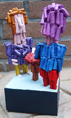 Skulptur Tisch Gespräch Twan Twan Fox, Keramik und Holz, zwei Menschen im Gespräch