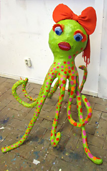 Octopus van papier mache gemaakt tijdens cursus papier mache beelden maken in Wageningen en Tilburg