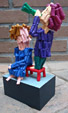 Skulptur Musikalische Versuchung der Twan de Vos, Mann versucht eine Frau Frau zu verführen